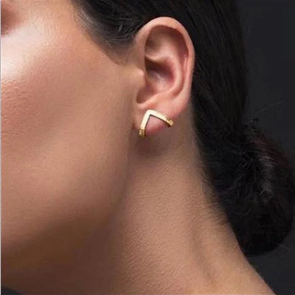 • Izzy • V Stud Earrings